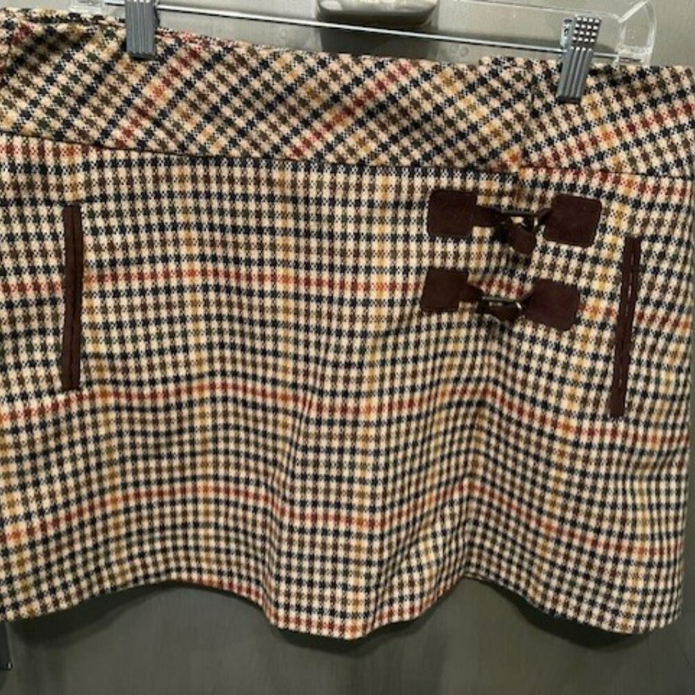 Retro School Girl Plaid Mini Skirt with buckle detail - Picture 7 of 16